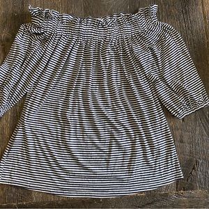 Ricki’s off shoulder top ✨